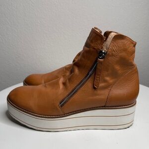 Silent D Nene Tan Leather High Top Platform Ankle Boots Side Zip Size 10